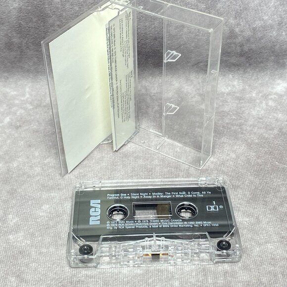 Sounds Of The Holiday Season Christmas Cassette Tape 1992 BMG - Picture 4 of 4